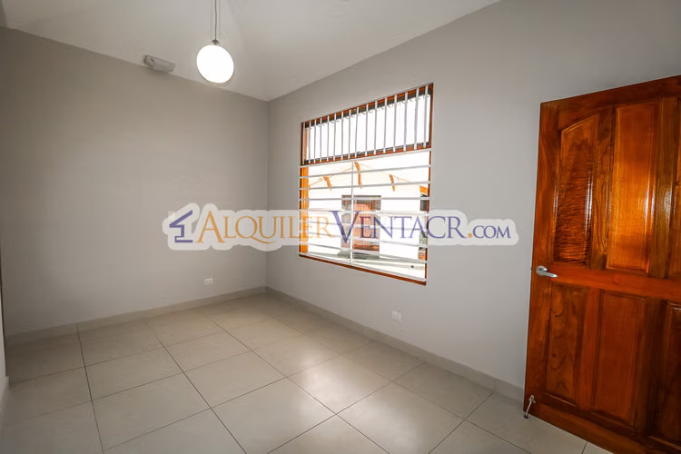 CASA DE UN NIVEL DE 317 M2 EN RESIDENCIAL EN SAN RAFAEL DE ESCAZU - Imagen 18