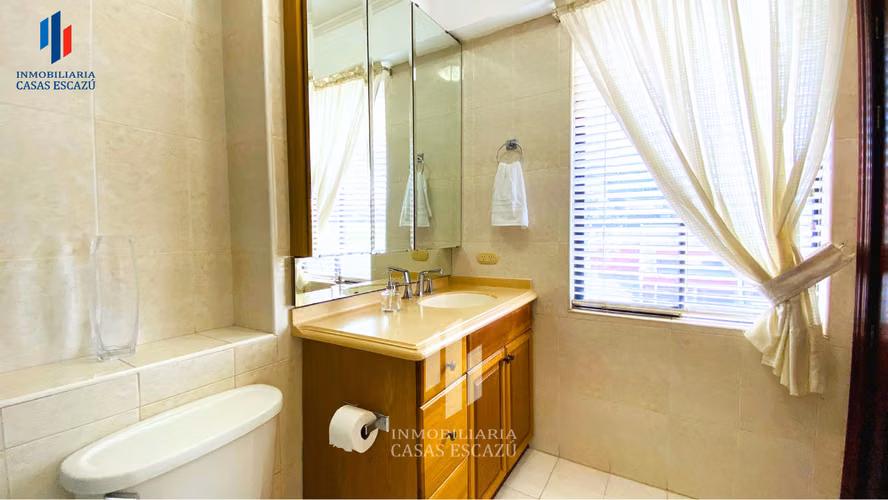 Apartamento Amueblado con Vista, 2 Dorm + Oficina, 2 Parqueos, San Rafael de Escazú