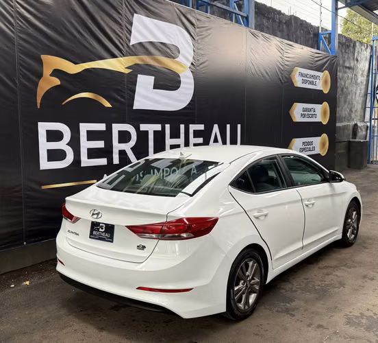 HYUNDAI ELANTRA SE 2018 BLANCO AUTOMÁTICO  - Imagen 4