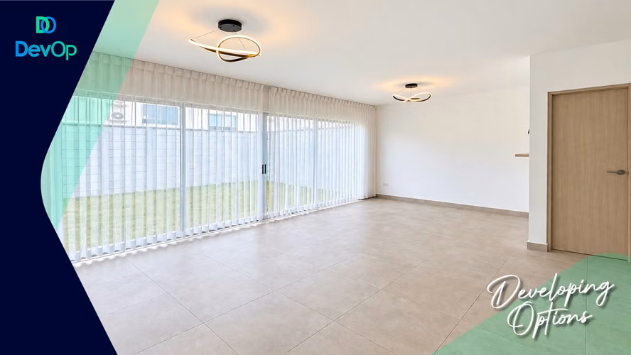 ALQUILER DE CASA, 3 HABITACIONES CON PATIO, CONDOMINIO NAOS 