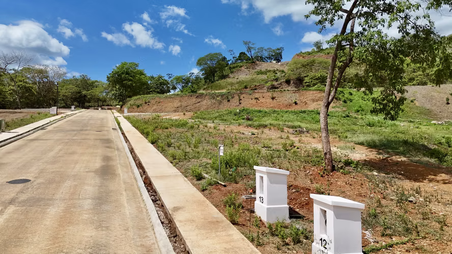 POCHOTE HILLS — LOTES RESIDENCIALES EN PLAYA AVELLANAS, GUANACASTE