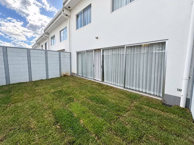 ALQUILER DE CASA EN CONDOMINIO NAOS, 3 HABITACIONES, CON PATIO 