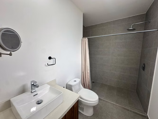 ALQUILER DE CASA EN CONDOMINIO NAOS, 3 HABITACIONES, CON PATIO 
