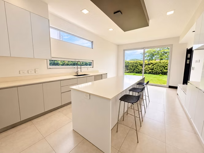 Casa en venta y alquiler en Lindora, Santa Ana - Imagen 2