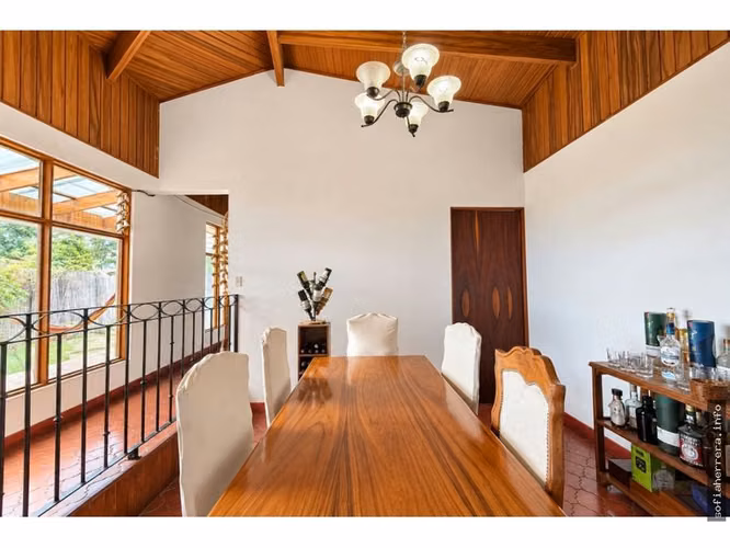 Casa en venta en La Guaria, Moravia | 639 m² de terreno y amplio jardín - Imagen 3