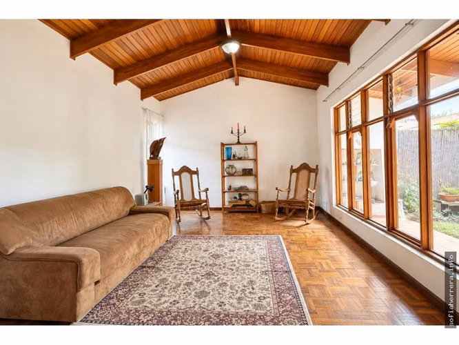 Casa en venta en La Guaria, Moravia | 639 m² de terreno y amplio jardín - Imagen 2