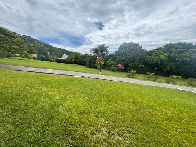 Casa en venta en Santa Ana. Una sola planta! 