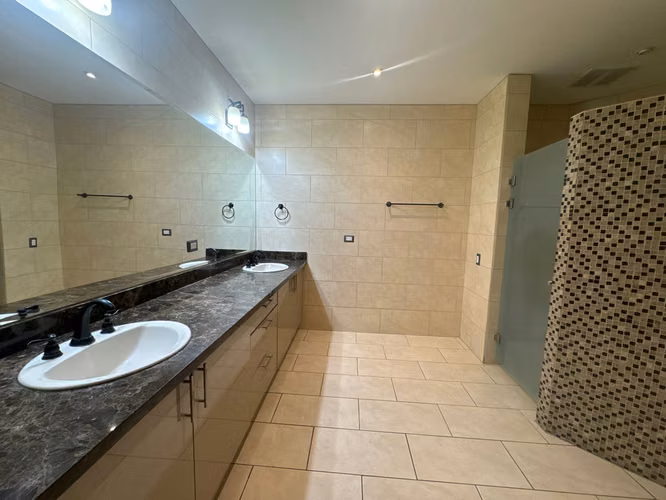 Casa en venta en Santa Ana. Una sola planta! 