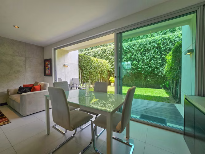 Lindora Santa Ana! Condo contemporáneo amueblado con jardín - Imagen 11