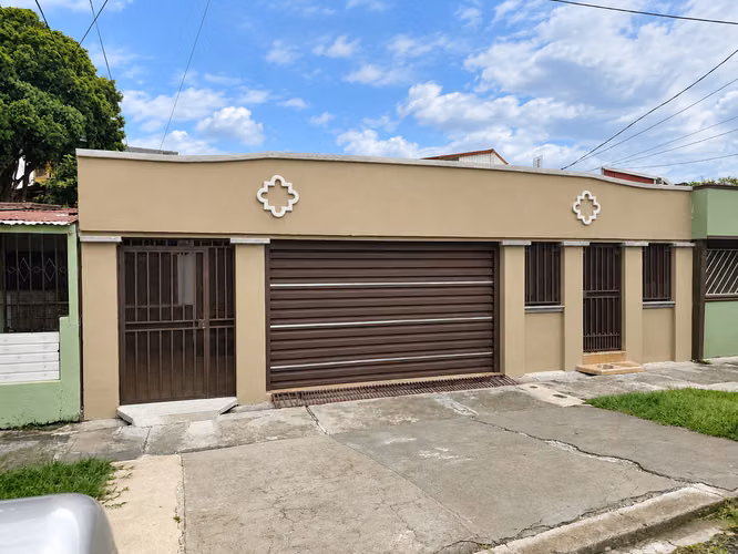 Casa con apartamento en venta en Hatillo 1 - AP