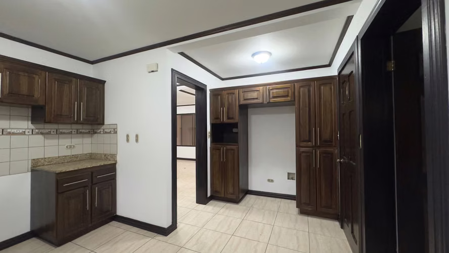Casa Esquinera 4H/3.5B en Lote Doble • La Ribera de Belén - Imagen 12
