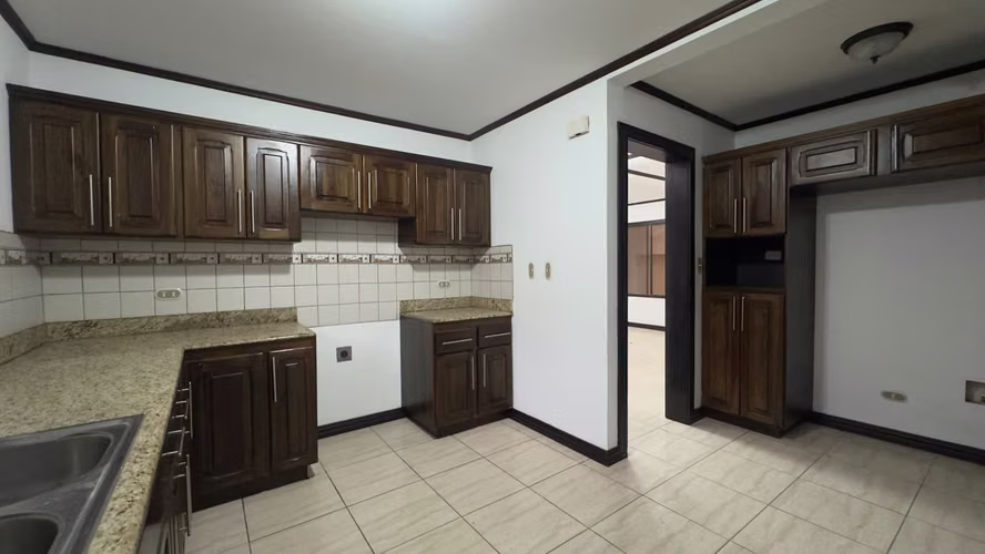 Casa Esquinera 4H/3.5B en Lote Doble • La Ribera de Belén - Imagen 6