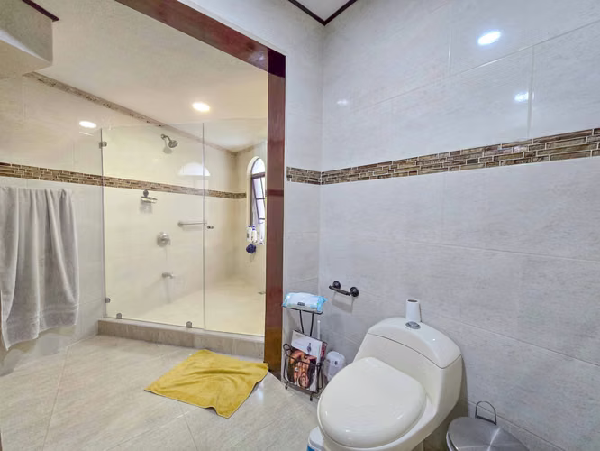 CASA DE UNA PLANTA CON PISCINA PRIVADA EN BELLO HORIZONTE ESCAZU - Imagen 19