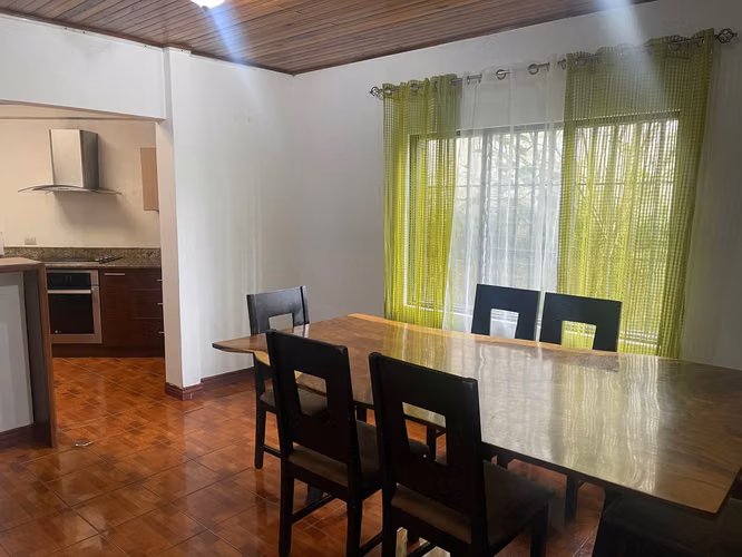 Venta Casa dos plantas muy amplia Ipis Goicorchea - Imagen 4
