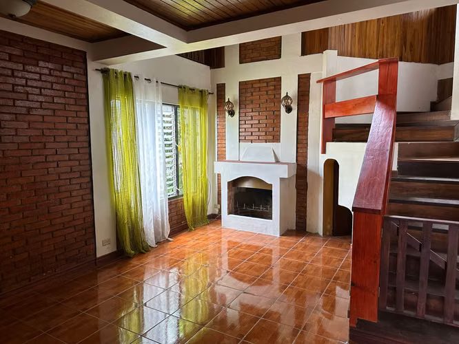 Venta Casa dos plantas muy amplia Ipis Goicorchea