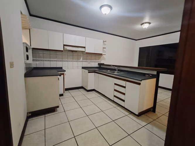 Alquiler bellisimo apartamento con línea blanca2da planta amplio Prados Curridabat 