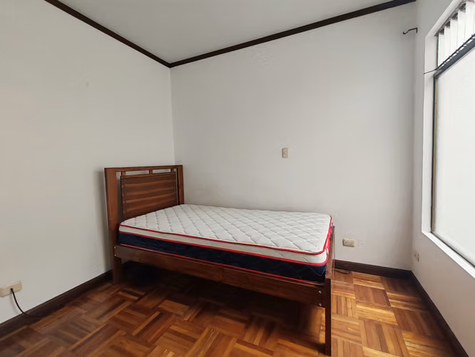 Alquiler bellisimo apartamento con línea blanca2da planta amplio Prados Curridabat  - Imagen 7