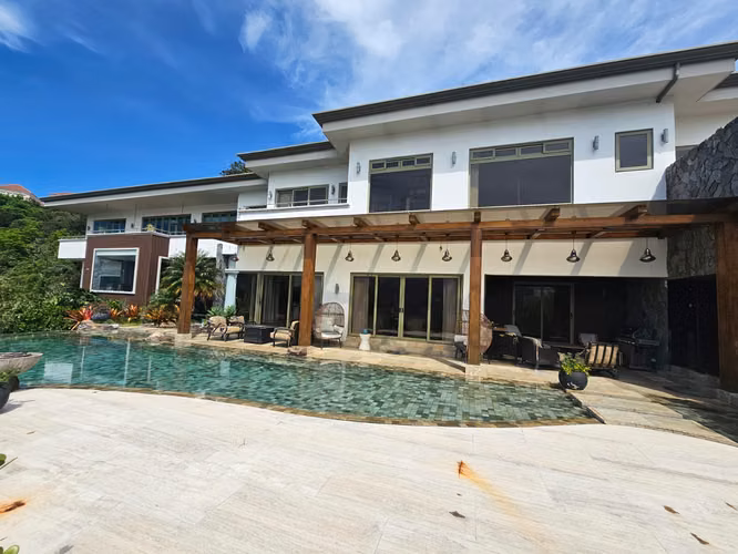 Casa de Ultra-Lujo en Santa Ana | Vistas Panorámicas y 1,500 m²