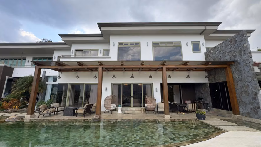 House of Ultra- Luxury in Santa Ana, 124; Panoramic views and 1,500 m ²