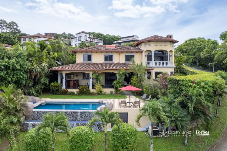 21471 - Casa colonial de lujo de 4 hab. oficina, terraza y piscina 
