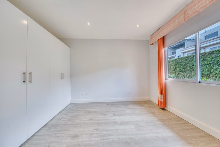 Se Vende Casa en Condominio Vistas de Escazú en San Rafael 4 Habitaciones y Áreas Verdes al Frente NJA1446JB-V - Imagen 18