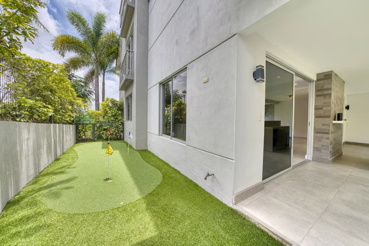 Se Vende Casa en Condominio Vistas de Escazú en San Rafael 4 Habitaciones y Áreas Verdes al Frente NJA1446JB-V - Imagen 8