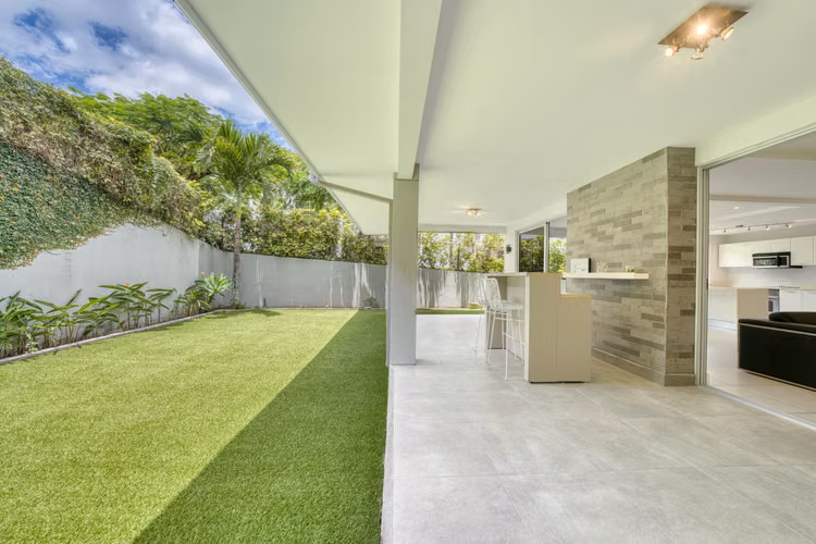 Se Vende Casa en Condominio Vistas de Escazú en San Rafael 4 Habitaciones y Áreas Verdes al Frente NJA1446JB-V - Imagen 9