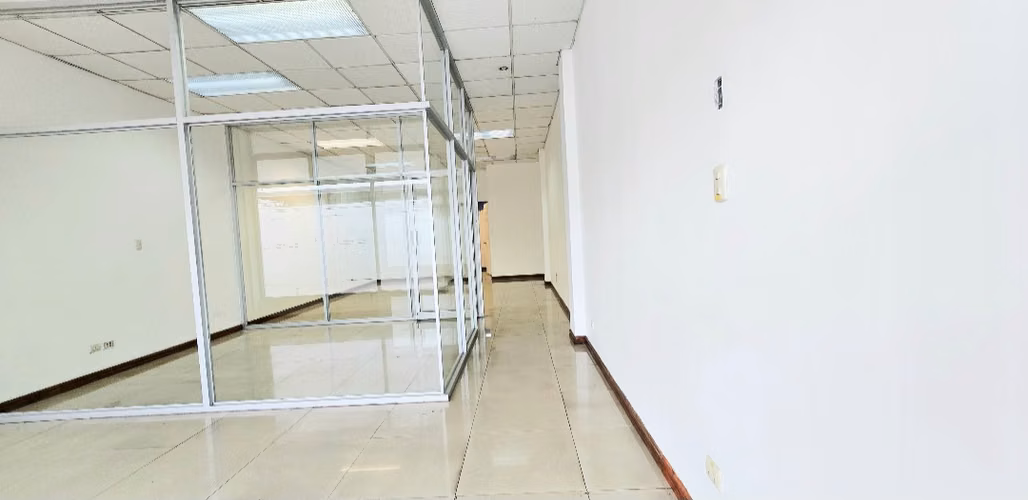 Local Comercial u oficina , frente a calle.