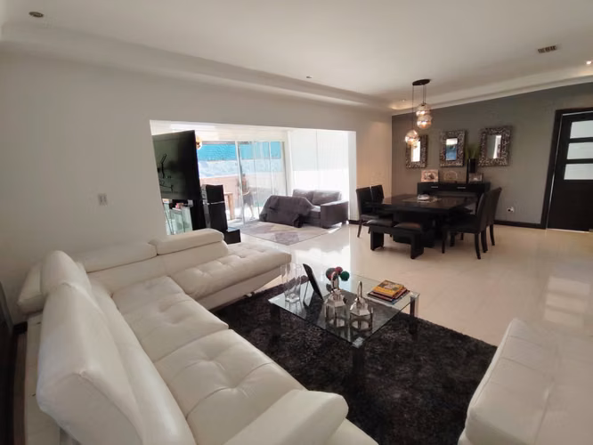Puerta de Hierro, hermosa, remodelada, 4 hab, 4 baños, s-TV, terraza, bar, patio, 4 parqueos. - Imagen 5