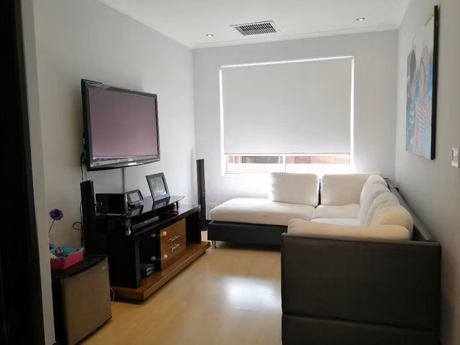 Puerta de Hierro, hermosa, remodelada, 4 hab, 4 baños, s-TV, terraza, bar, patio, 4 parqueos. - Imagen 12