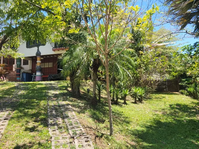 Casa con vistas y potencial de inversión en San Antonio de Escazú