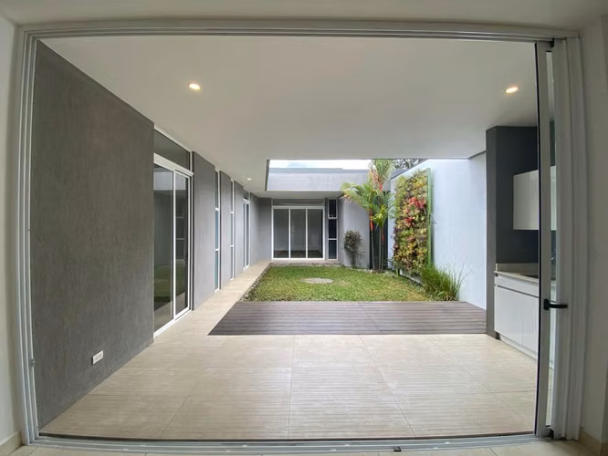 VENTA DE CASA DE UN NIVEL EN EVORA, SANTA ANA RIO ORO - Imagen 4