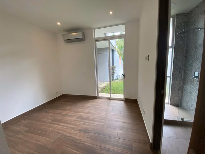 VENTA DE CASA DE UN NIVEL EN EVORA, SANTA ANA RIO ORO - Imagen 9