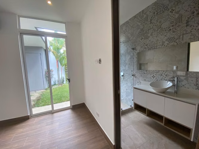 VENTA DE CASA DE UN NIVEL EN EVORA, SANTA ANA RIO ORO - Imagen 7