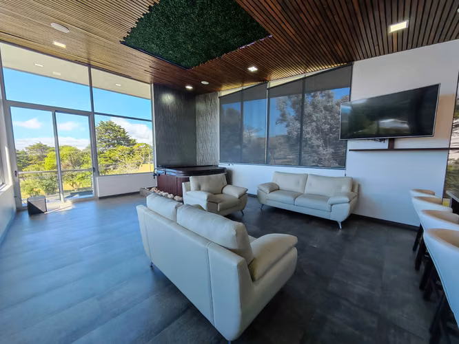 SE VENDE HERMOSA CASA EN RESIDENCIAL EL CASTILLO ,  DE SAN RAFAEL DE HEREDIA  - Imagen 12