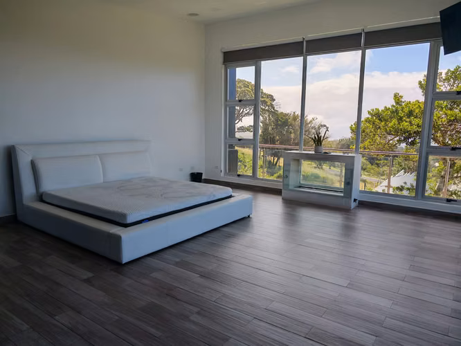 SE VENDE HERMOSA CASA EN RESIDENCIAL EL CASTILLO ,  DE SAN RAFAEL DE HEREDIA  - Imagen 16