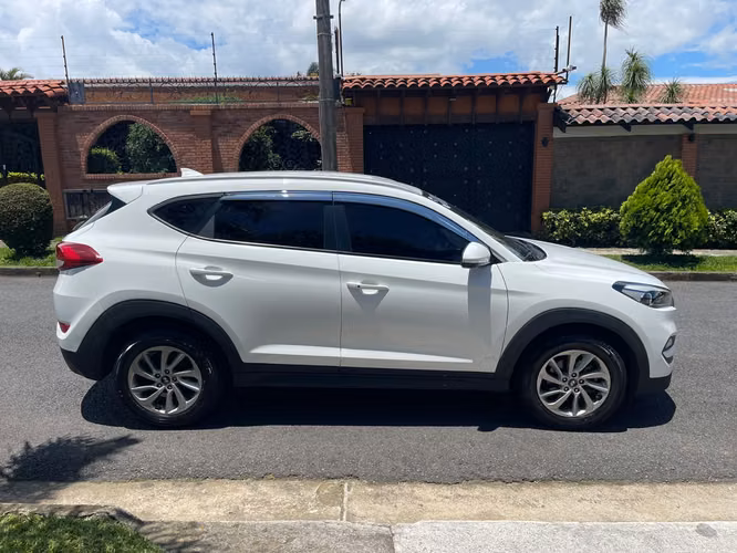 HYUNDAI TUCSON 2016