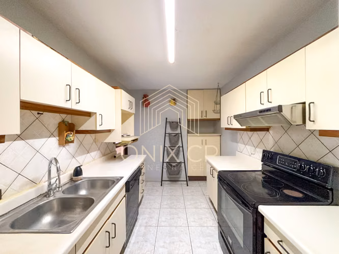 Casa Grande en Rohrmoser Frente a Parque – Perfecta para Familia u Oficina – 900,000 - Imagen 7
