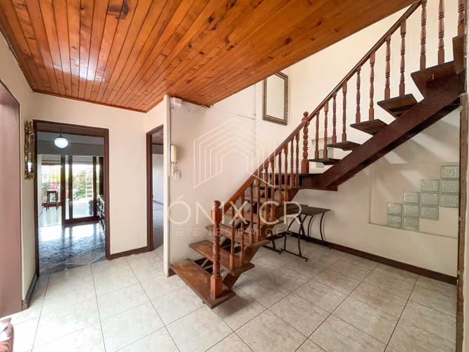 Casa Grande en Rohrmoser Frente a Parque – Perfecta para Familia u Oficina – 900,000 - Imagen 8
