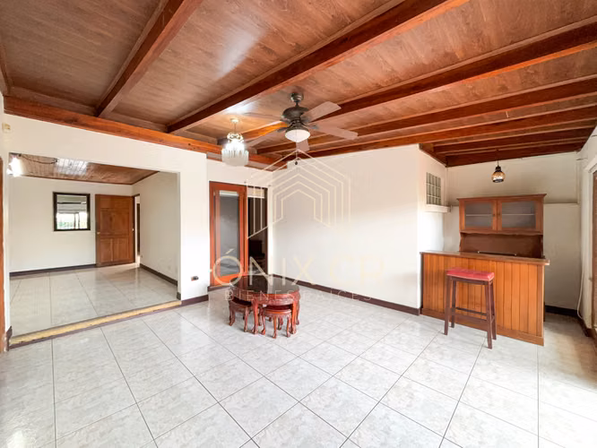 Casa Grande en Rohrmoser Frente a Parque – Perfecta para Familia u Oficina – 900,000 - Imagen 3