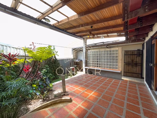 Casa Grande en Rohrmoser Frente a Parque – Perfecta para Familia u Oficina – 900,000 - Imagen 4