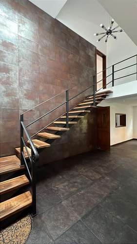 Espectacular casa en Santa Ana - Imagen 1