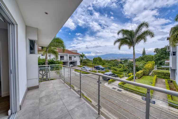 Se Alquila Casa en Condominio Vistas de Escazú en San Rafael 4 Habitaciones y Áreas Verdes al Frente NJA1446JB-A - Imagen 13