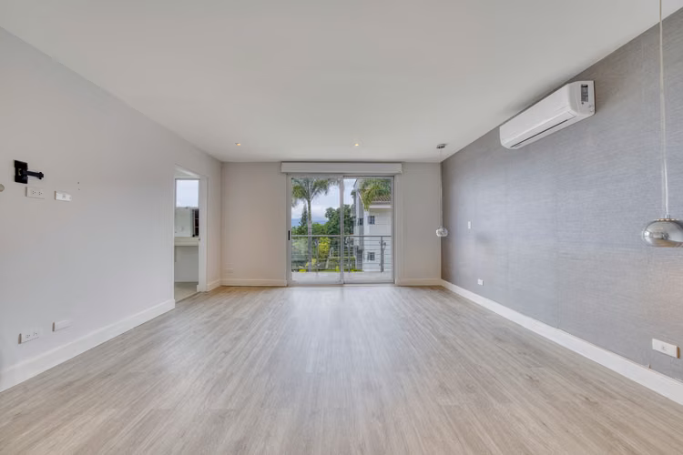 Se Alquila Casa en Condominio Vistas de Escazú en San Rafael 4 Habitaciones y Áreas Verdes al Frente NJA1446JB-A - Imagen 12