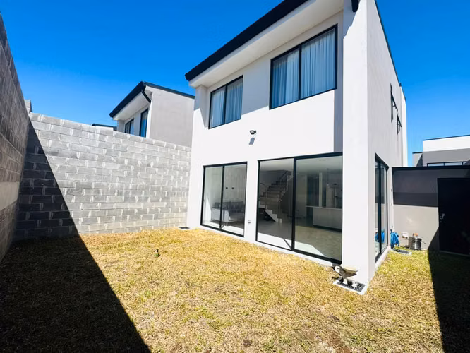  Alquiler Casa como Nueva en Condominio Lindora Village de 3 habitaciones, Santa Ana. - Imagen 6