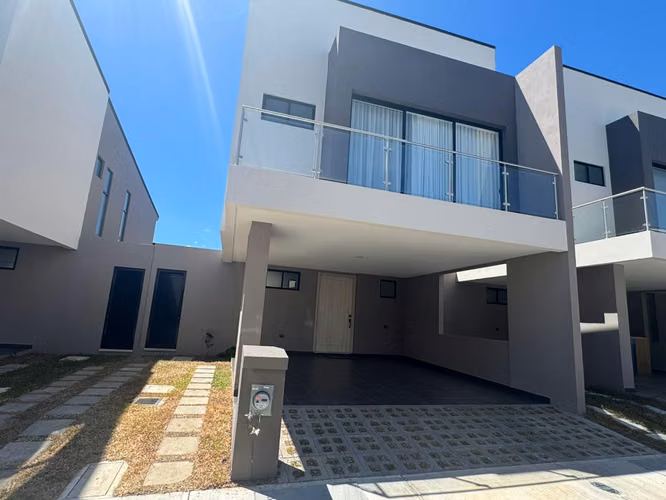 Rental House like New in Condominio Lindora Village 3 bedroom, Santa Ana.