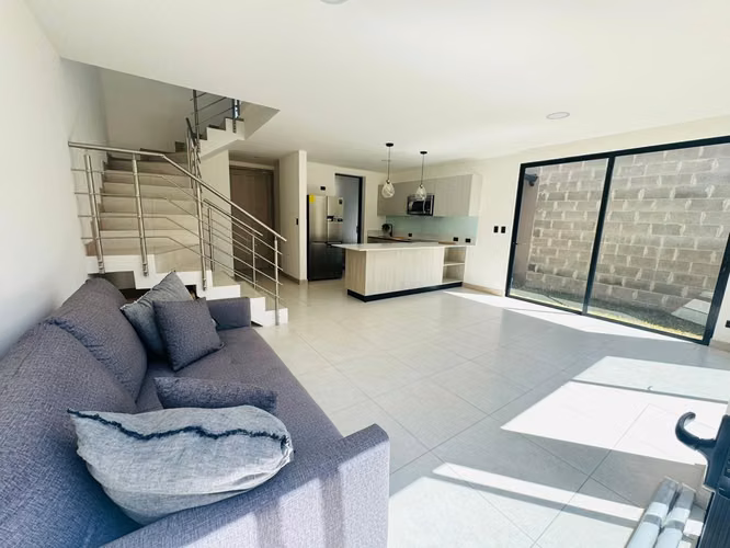 Alquiler Casa como Nueva en Condominio Lindora Village de 3 habitaciones, Santa Ana. - Imagen 3