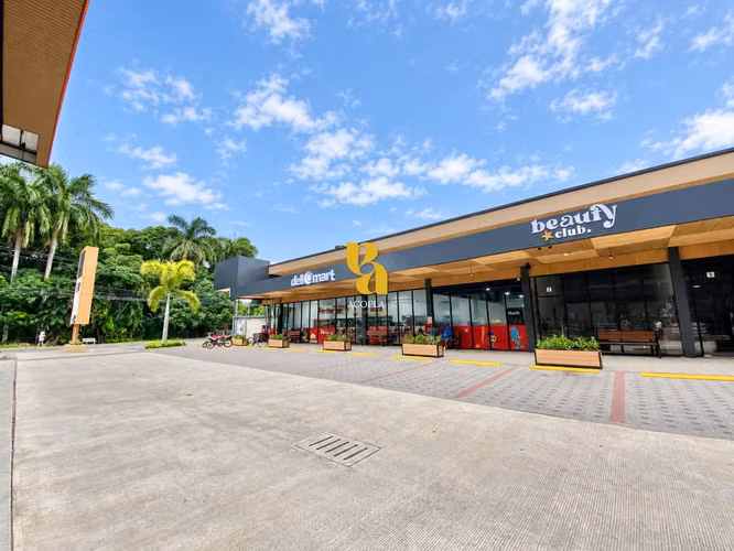 Commercial space rental in Herradura, Jacó. Excellent location