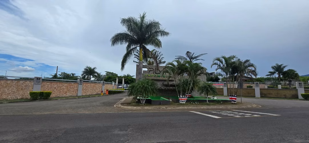 Venta de lote en Condominio Palma Real