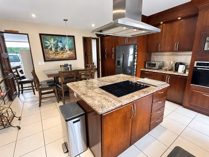 VENTA | AMPLIA CASA CON PISCINA EN CONDOMINIO SAN RAFAEL DE ESCAZÚ - Imagen 8